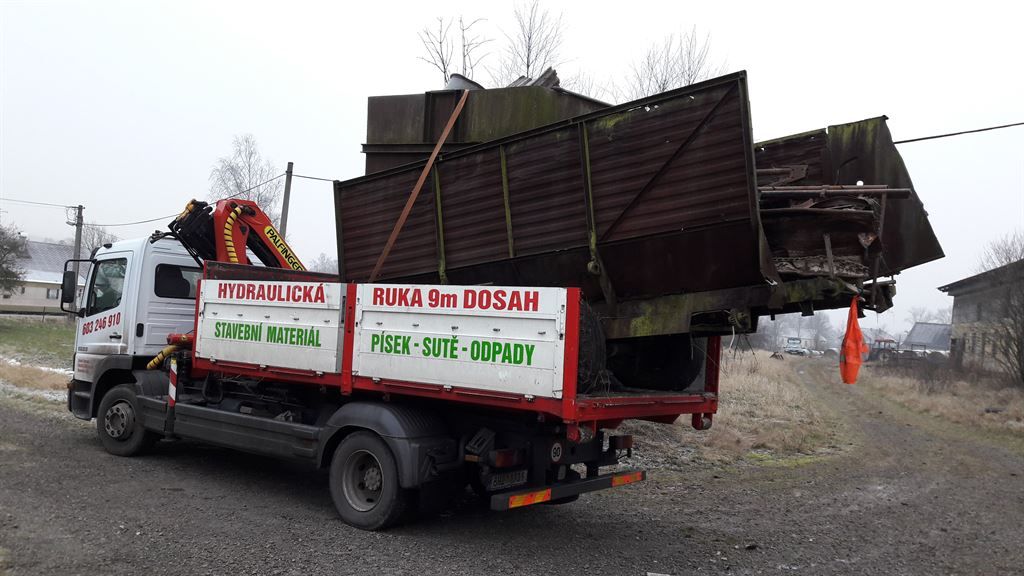 Nákladní automobil s hydraulickou rukou a nosičem na přepravu kontejnerů, nosnost 12 tun Trutnov